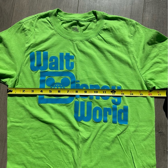 Walt Disney World T-shirt - size small - Picture 3 of 6